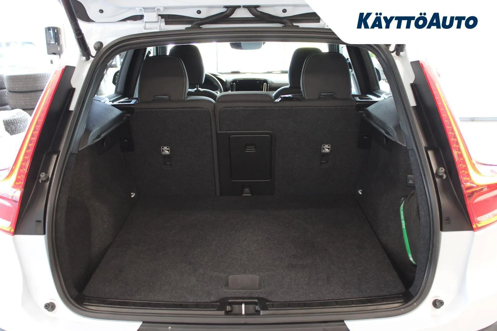 Volvo XC40 EUV-580 carousel image