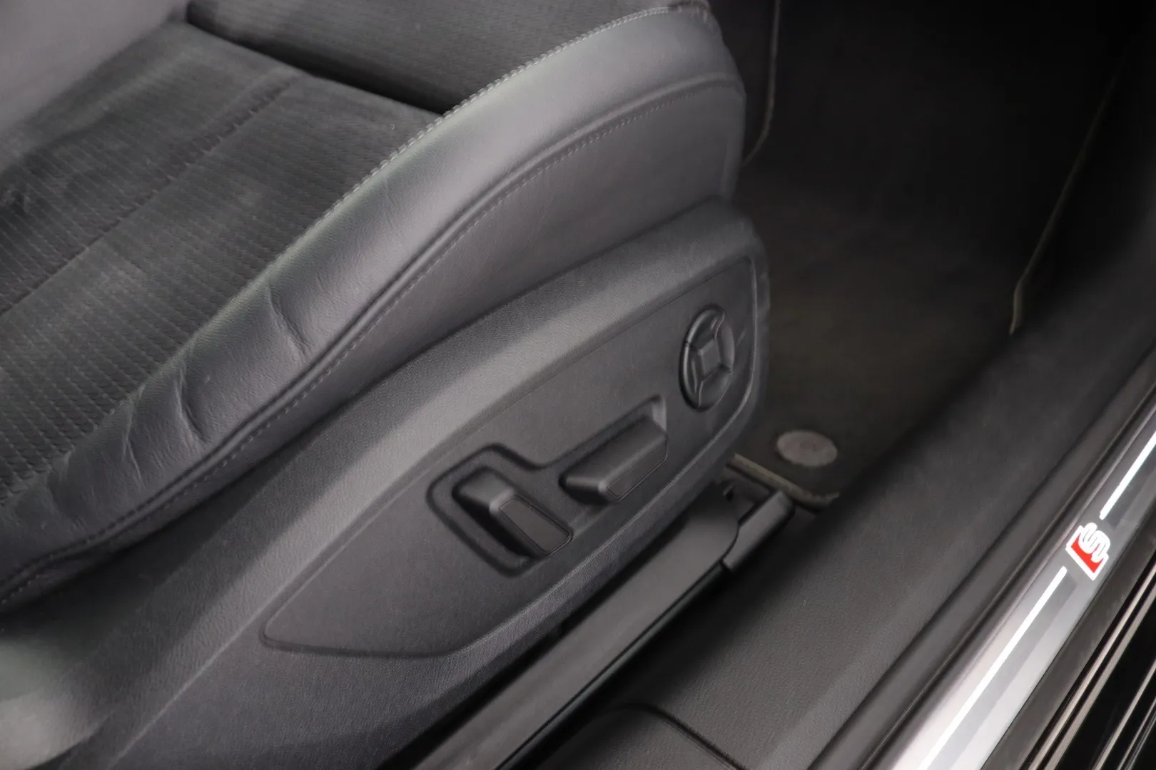 Audi A6 FRM-237 carousel image