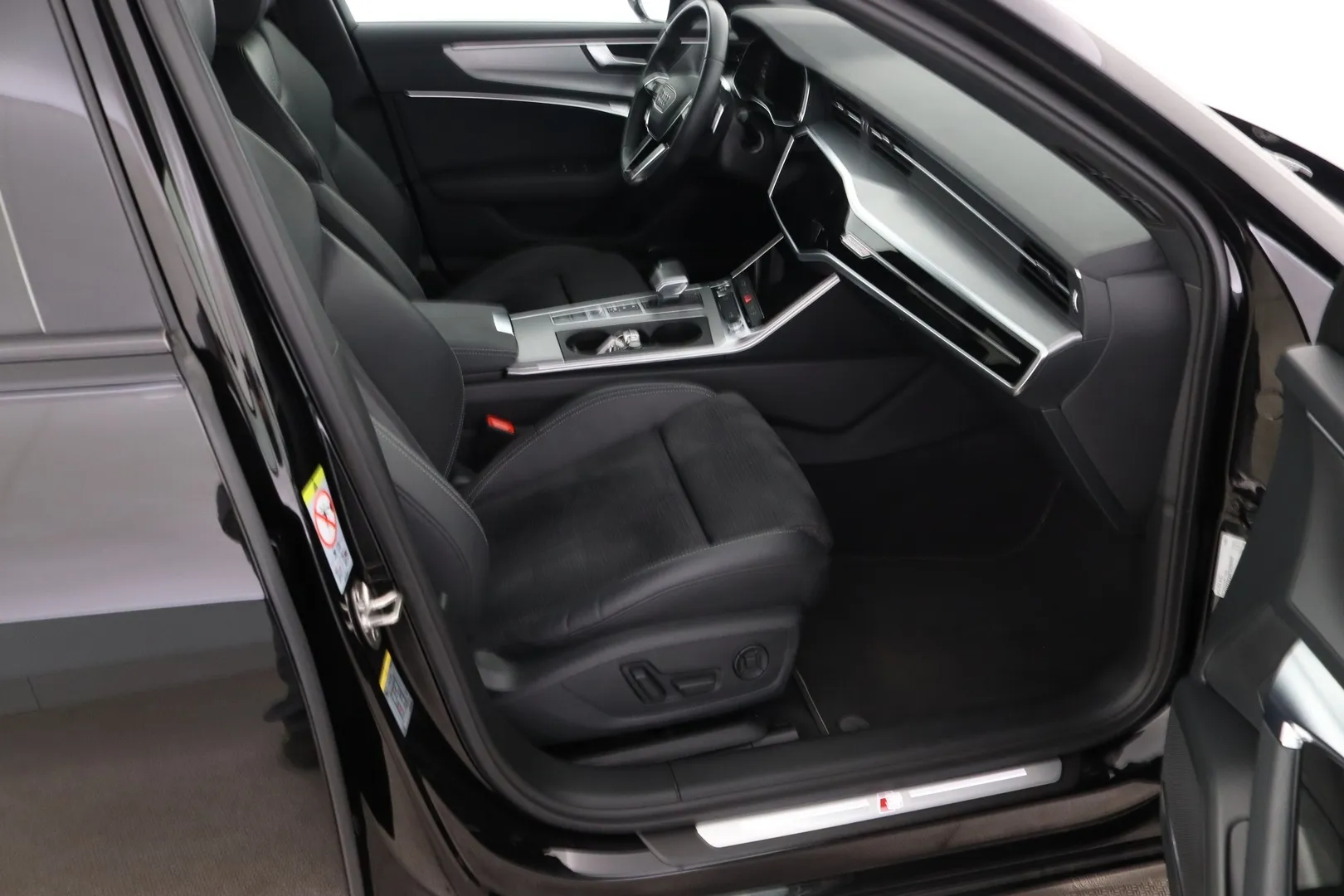 Audi A6 FRM-237 carousel image