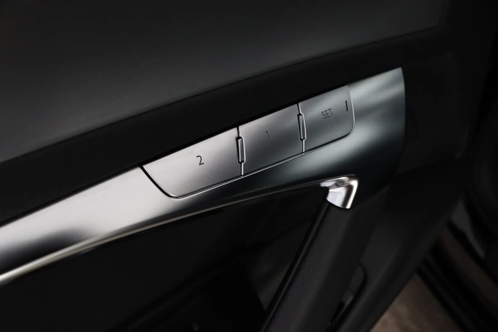 Audi A6 FRM-237 carousel image