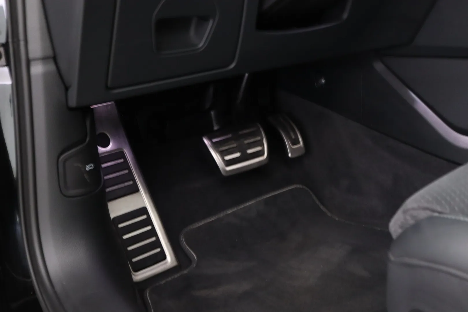Audi A6 FRM-237 carousel image