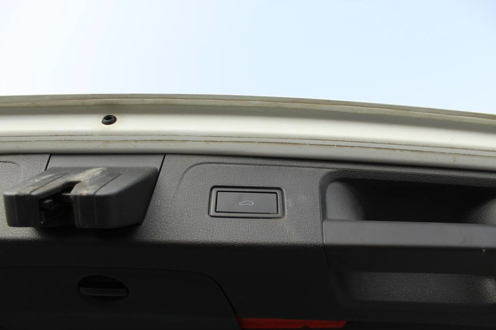 Volkswagen Passat NLJ-510 carousel image