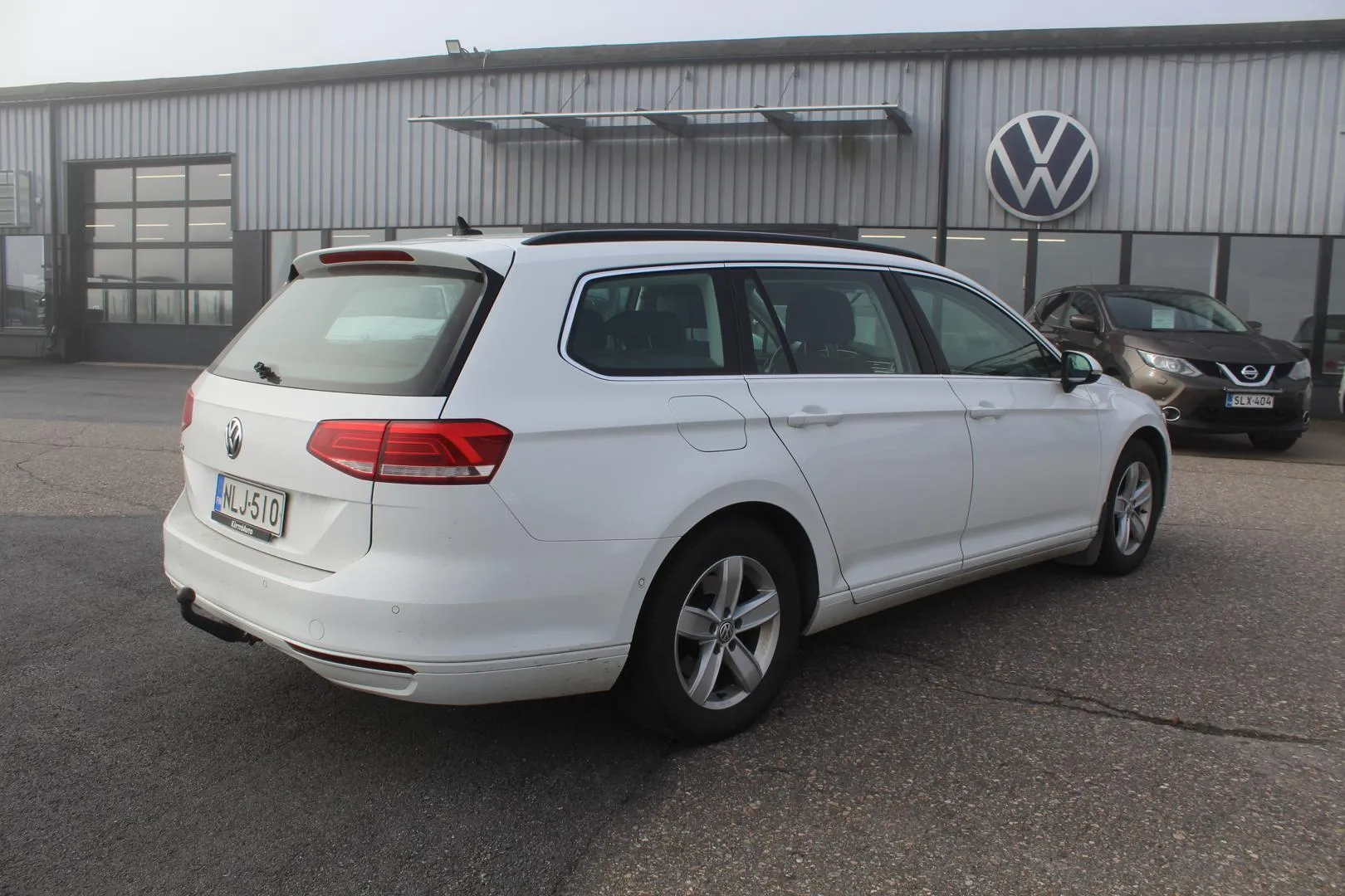 Volkswagen Passat NLJ-510 carousel image
