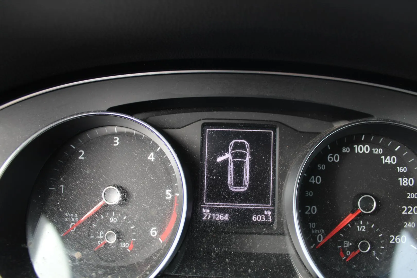 Volkswagen Passat NLJ-510 carousel image