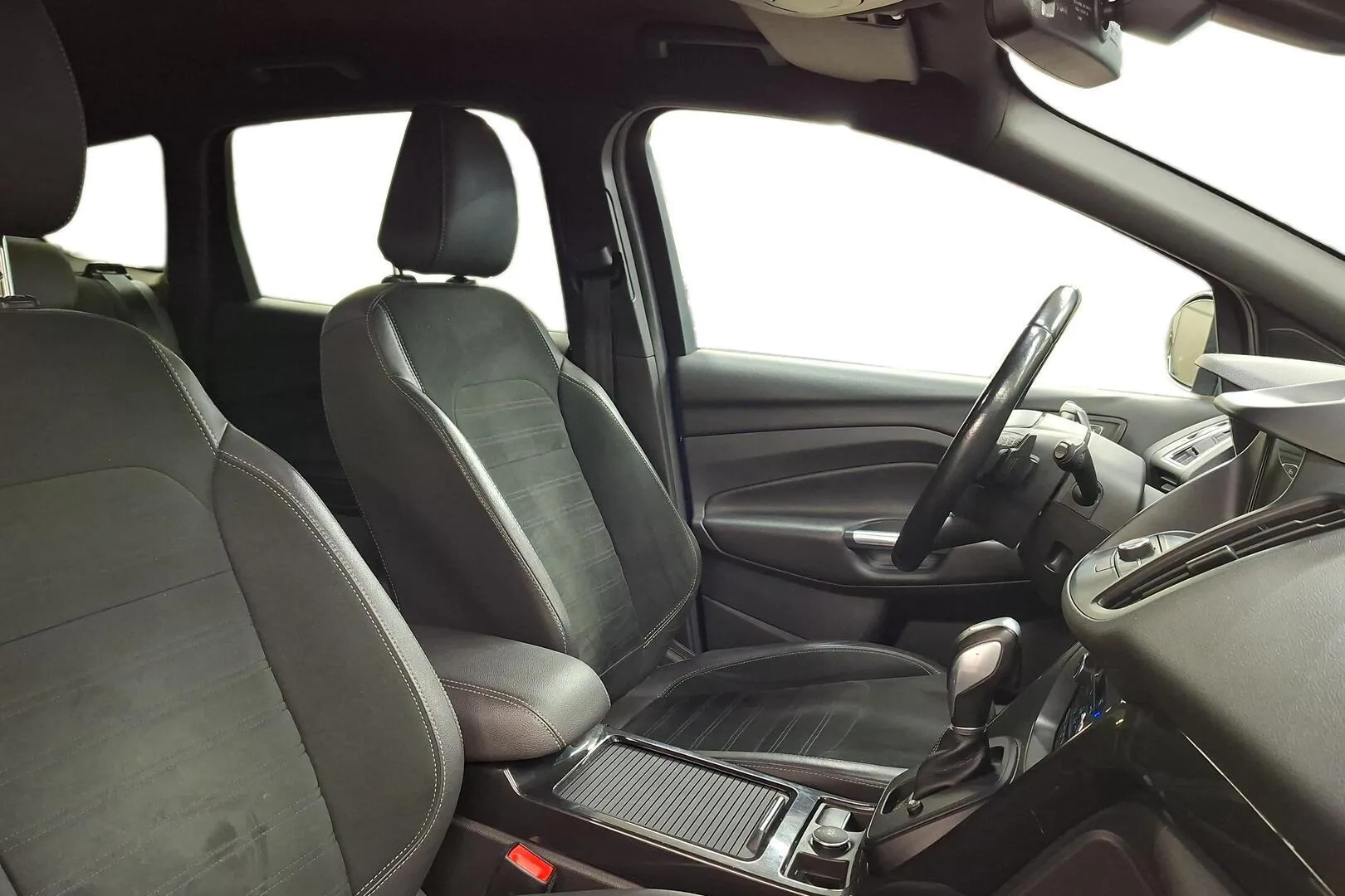 Ford Kuga INV-863 carousel image