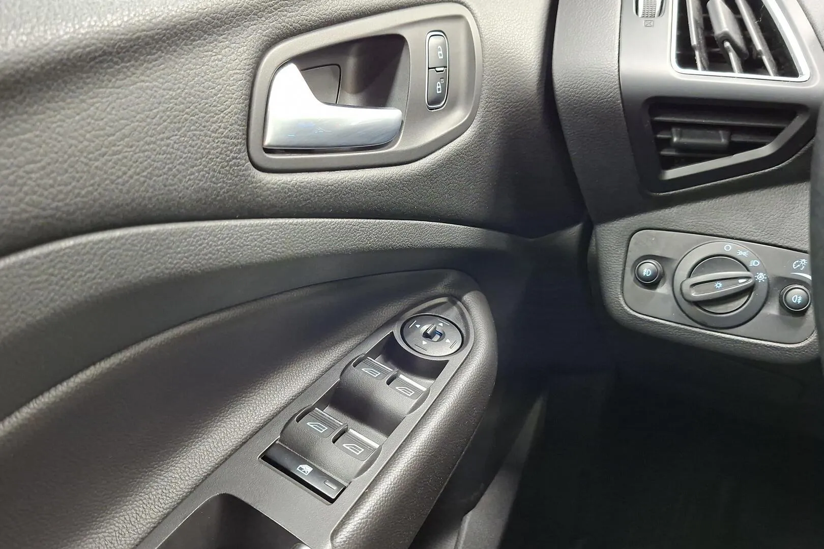 Ford Kuga INV-863 carousel image