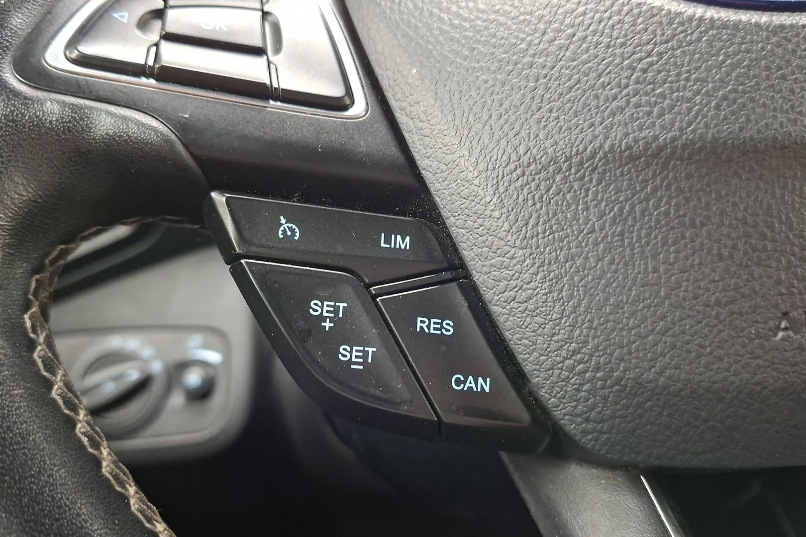 Ford Kuga INV-863 carousel image