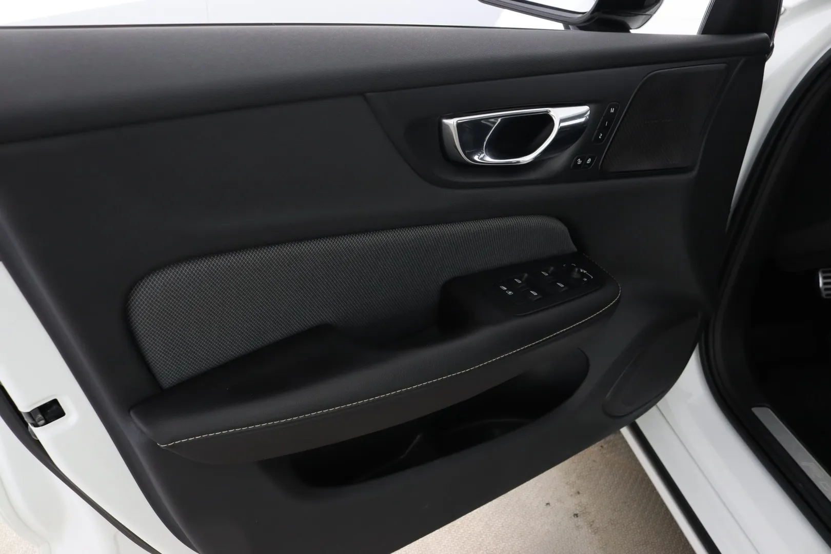 Volvo V60 OXU-881 carousel image