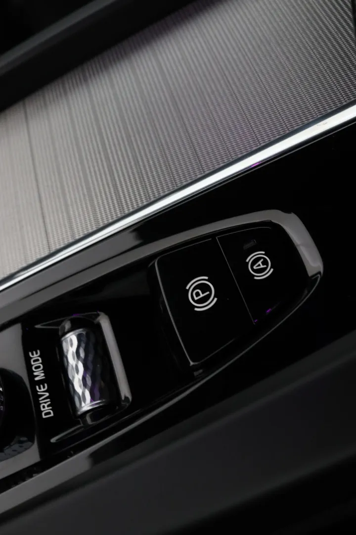 Volvo V60 OXU-881 carousel image