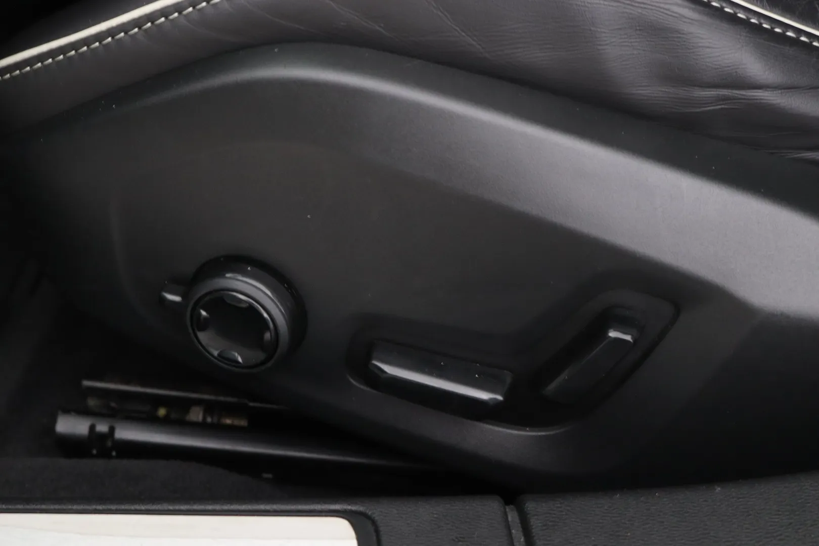 Volvo V60 OXU-881 carousel image