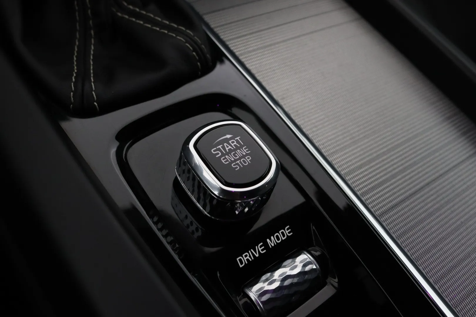 Volvo V60 OXU-881 carousel image