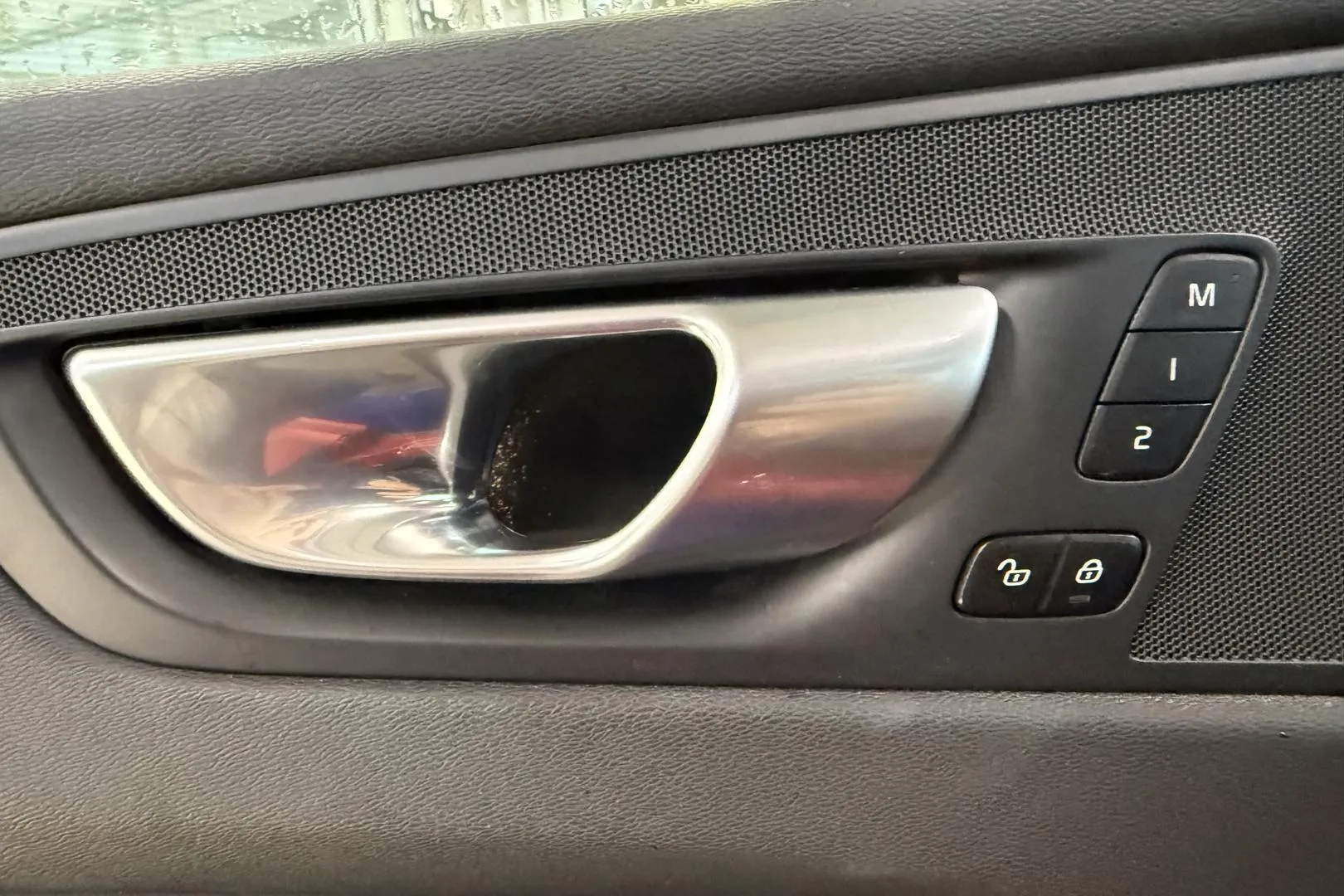 Volvo XC60 XSE-875 carousel image