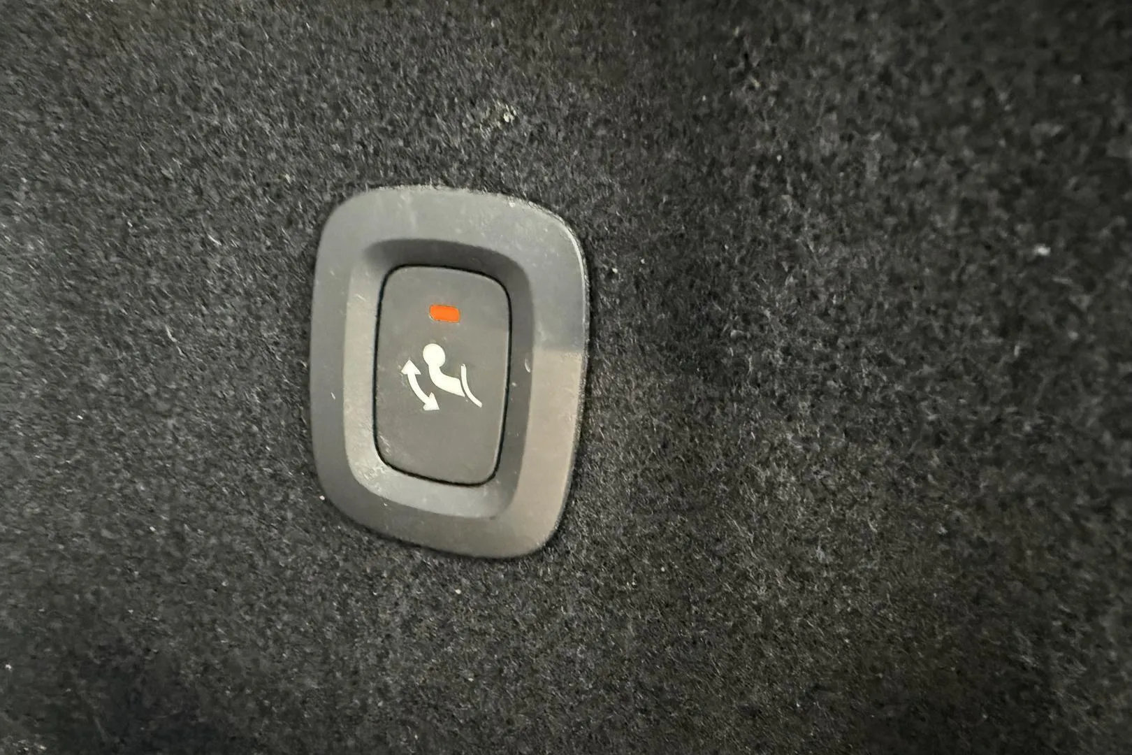 Volvo XC60 XSE-875 carousel image