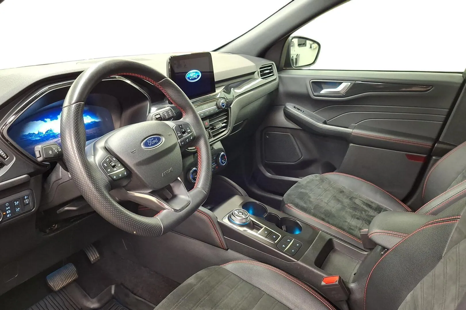 Ford Kuga KUV-605 carousel image