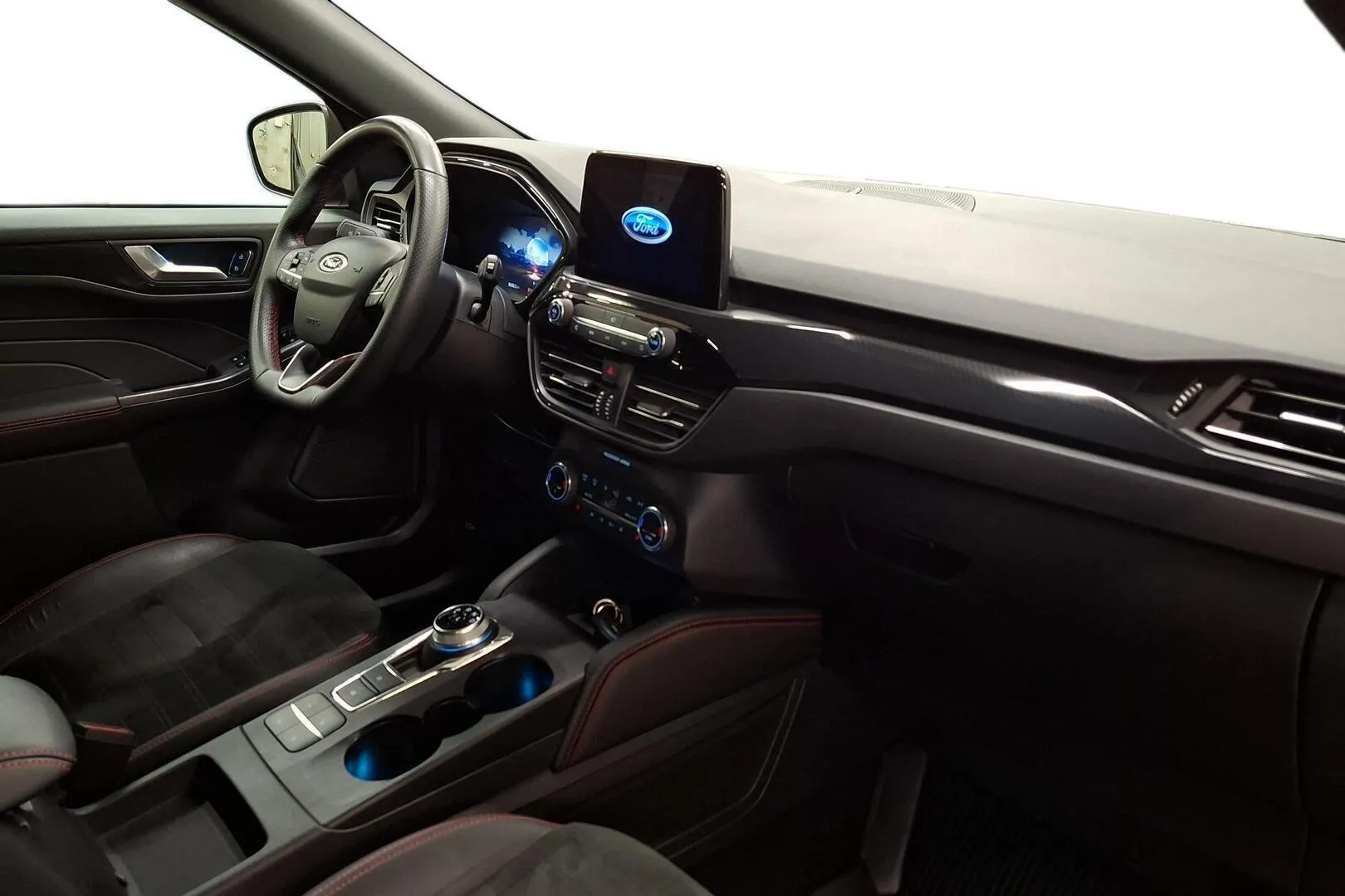 Ford Kuga KUV-605 carousel image