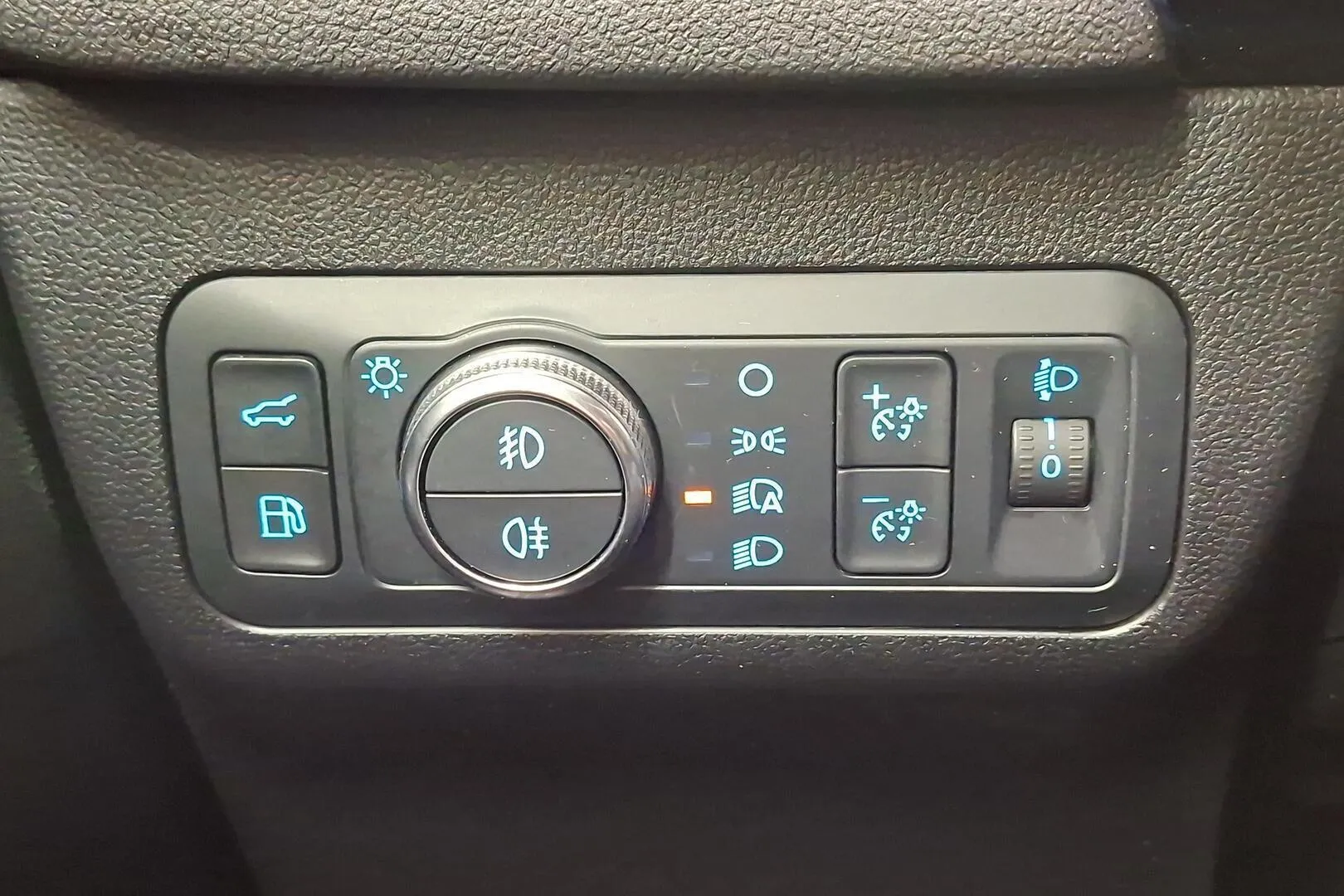 Ford Kuga KUV-605 carousel image