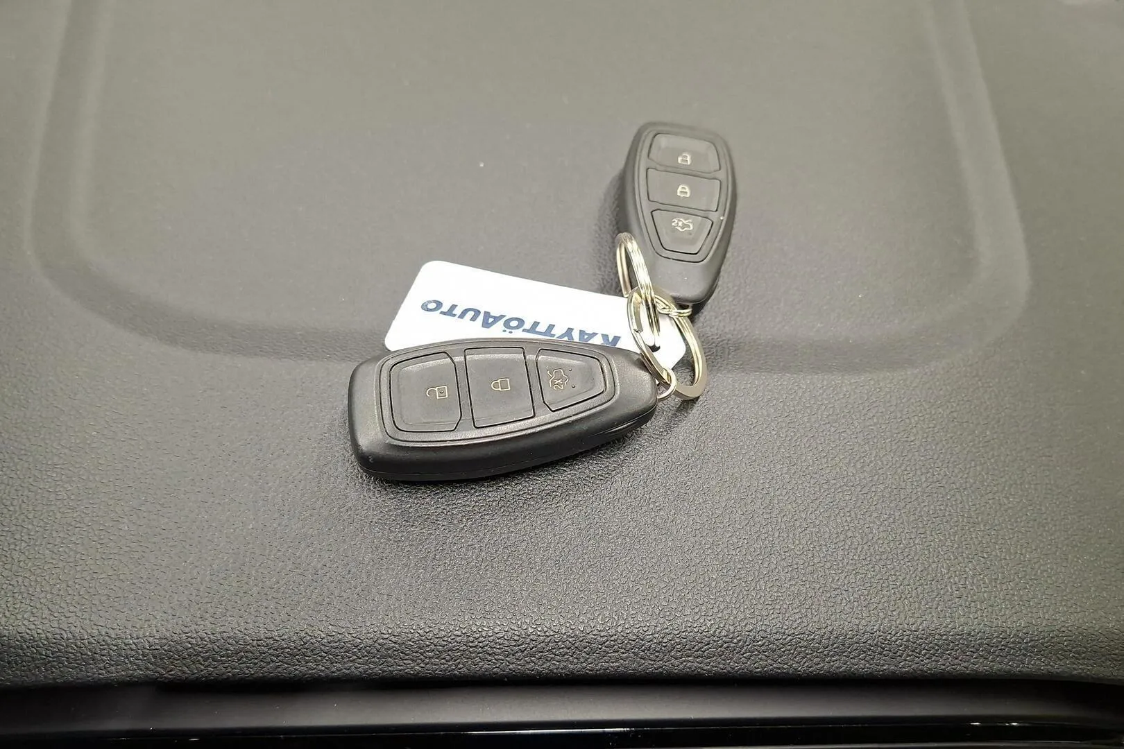 Ford Kuga KUV-605 carousel image
