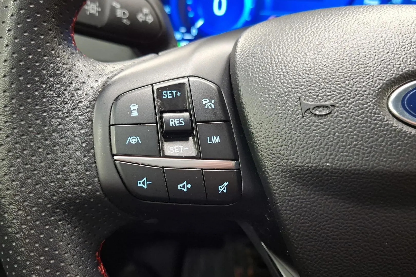 Ford Kuga KUV-605 carousel image