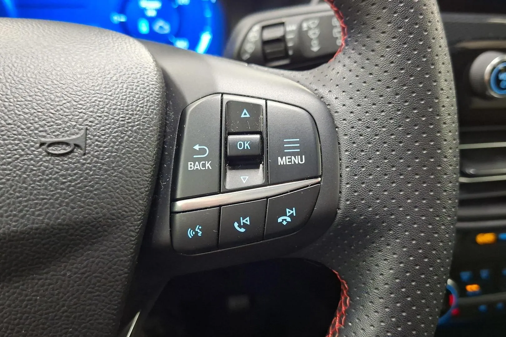 Ford Kuga KUV-605 carousel image