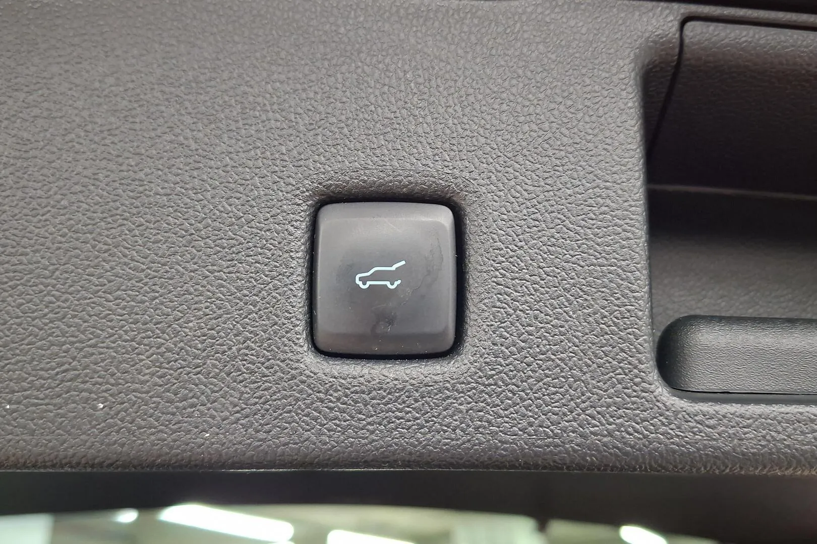 Ford Kuga KUV-605 carousel image