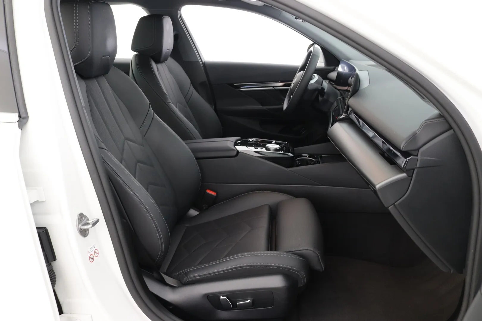 BMW i5 MPK-626 carousel image