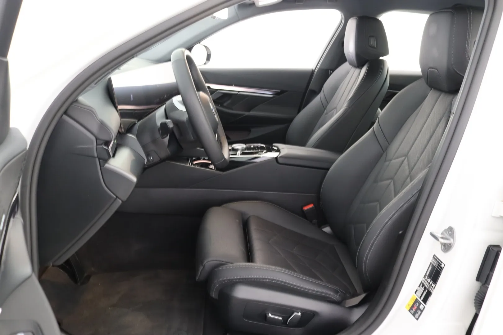 BMW i5 MPK-626 carousel image