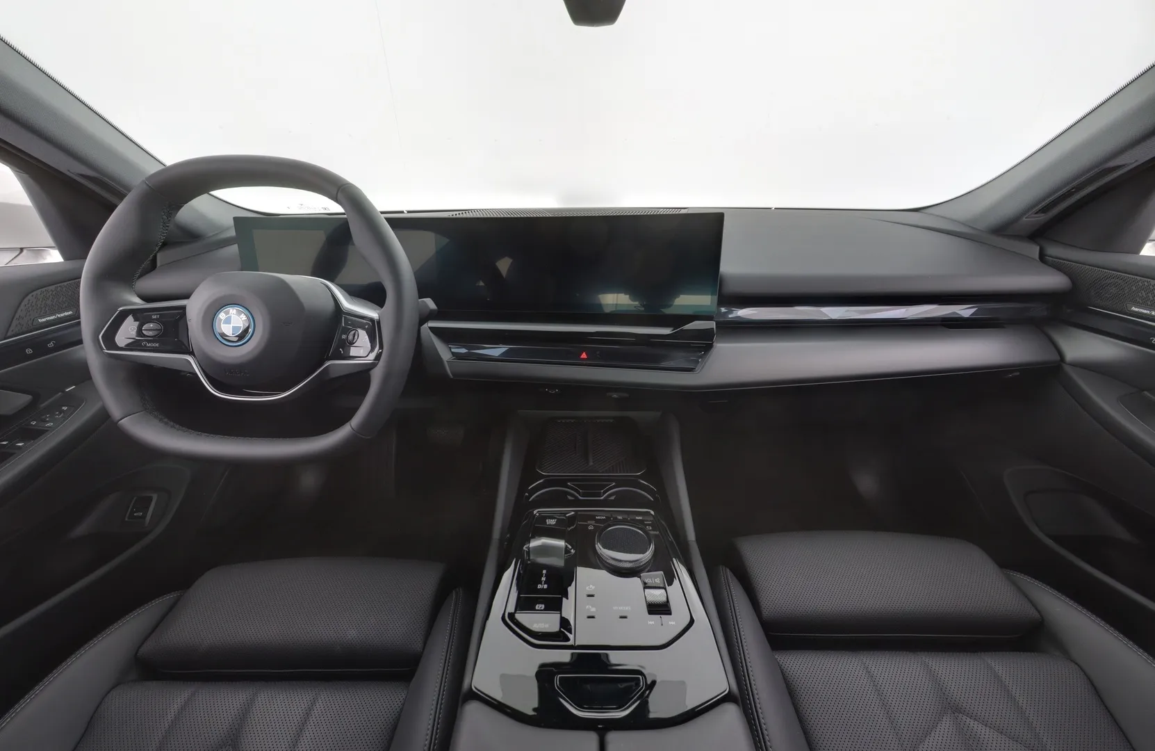 BMW i5 MPK-626 carousel image
