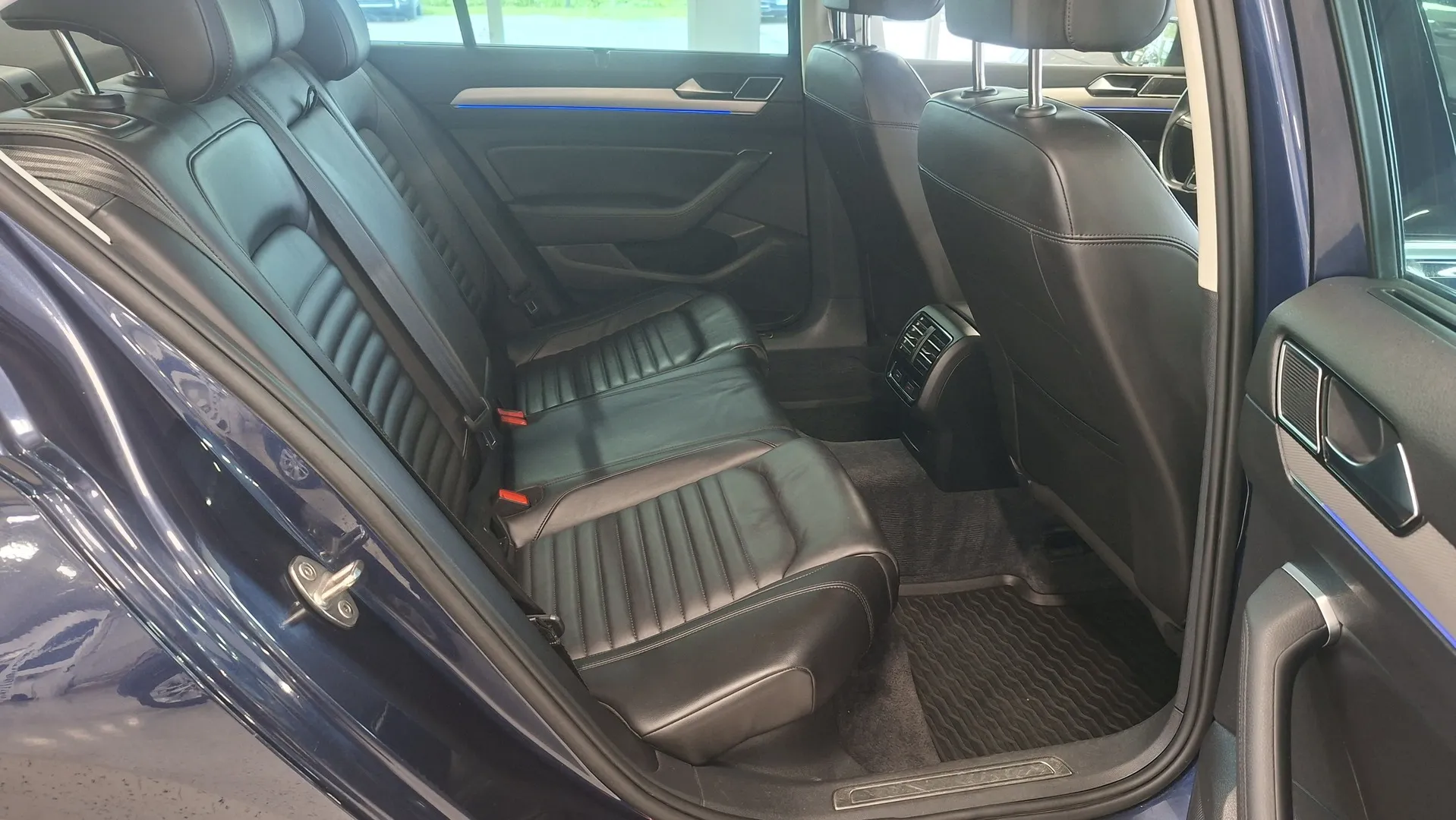 Volkswagen Passat FOP-901 carousel image