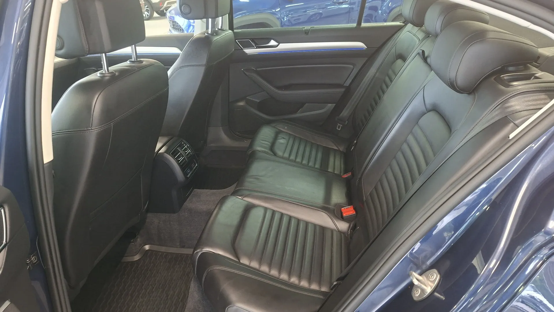 Volkswagen Passat FOP-901 carousel image