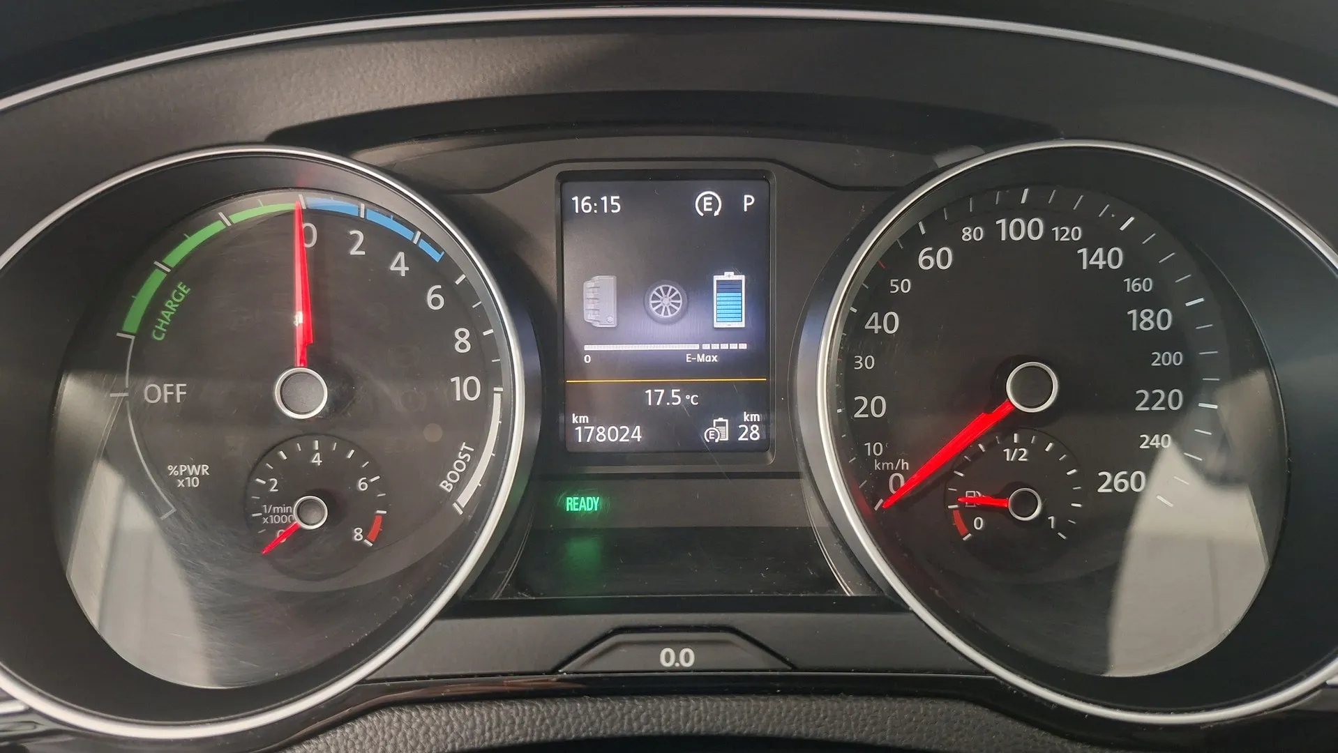Volkswagen Passat FOP-901 carousel image
