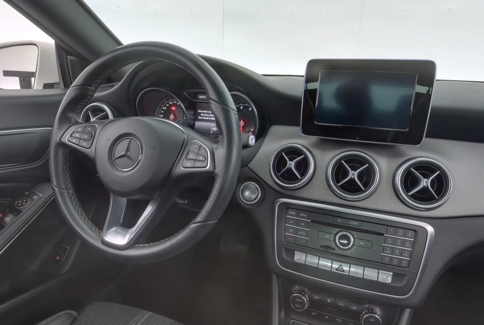 Mercedes-Benz CLA LOH-641 carousel image