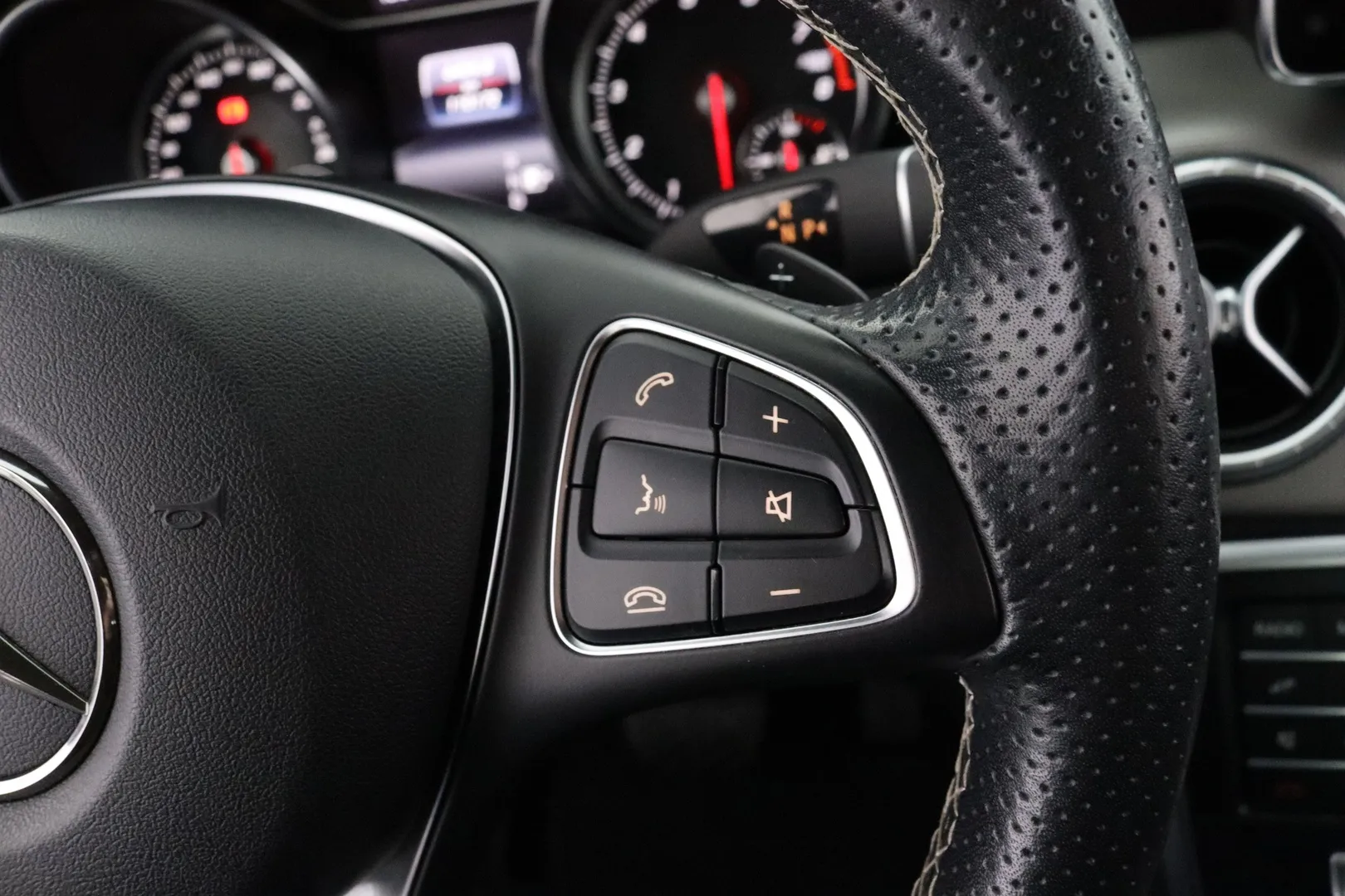 Mercedes-Benz CLA LOH-641 carousel image