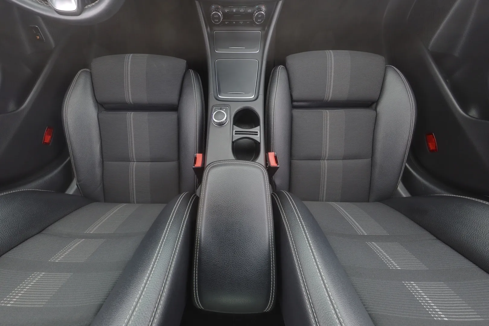 Mercedes-Benz CLA LOH-641 carousel image