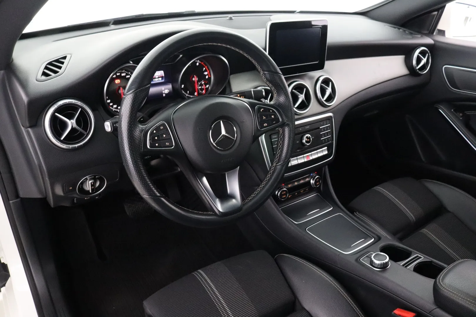 Mercedes-Benz CLA LOH-641 carousel image
