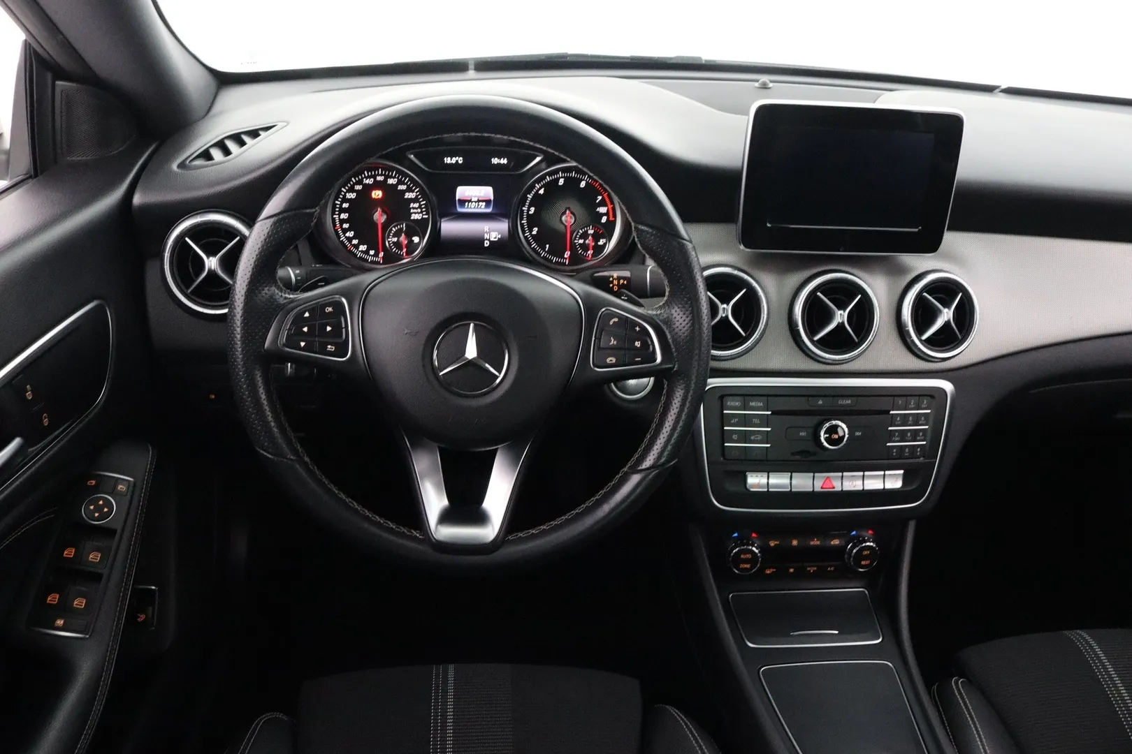 Mercedes-Benz CLA LOH-641 carousel image