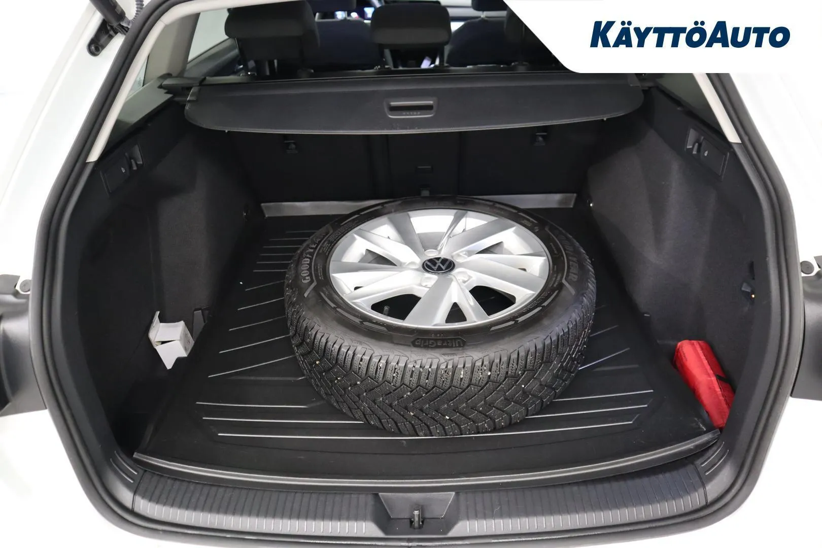 Volkswagen Golf LVP-215 carousel image