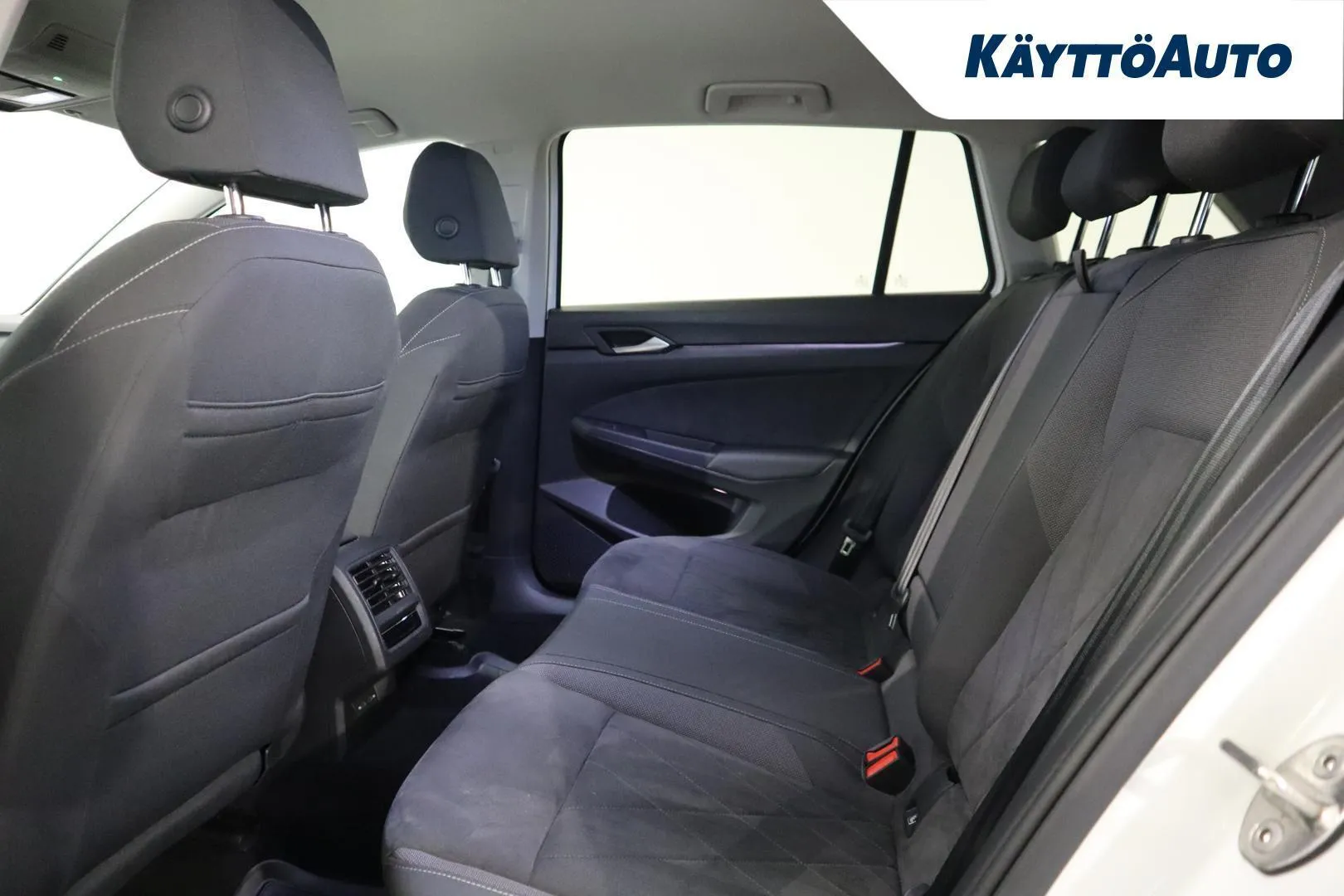 Volkswagen Golf LVP-215 carousel image