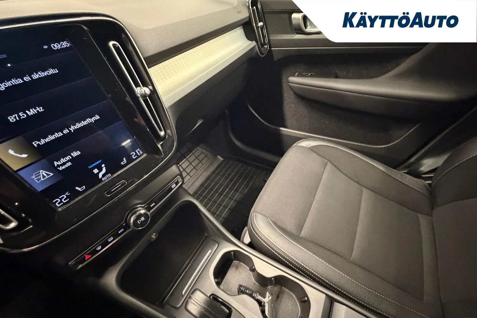 Volvo XC40 ZNH-704 carousel image