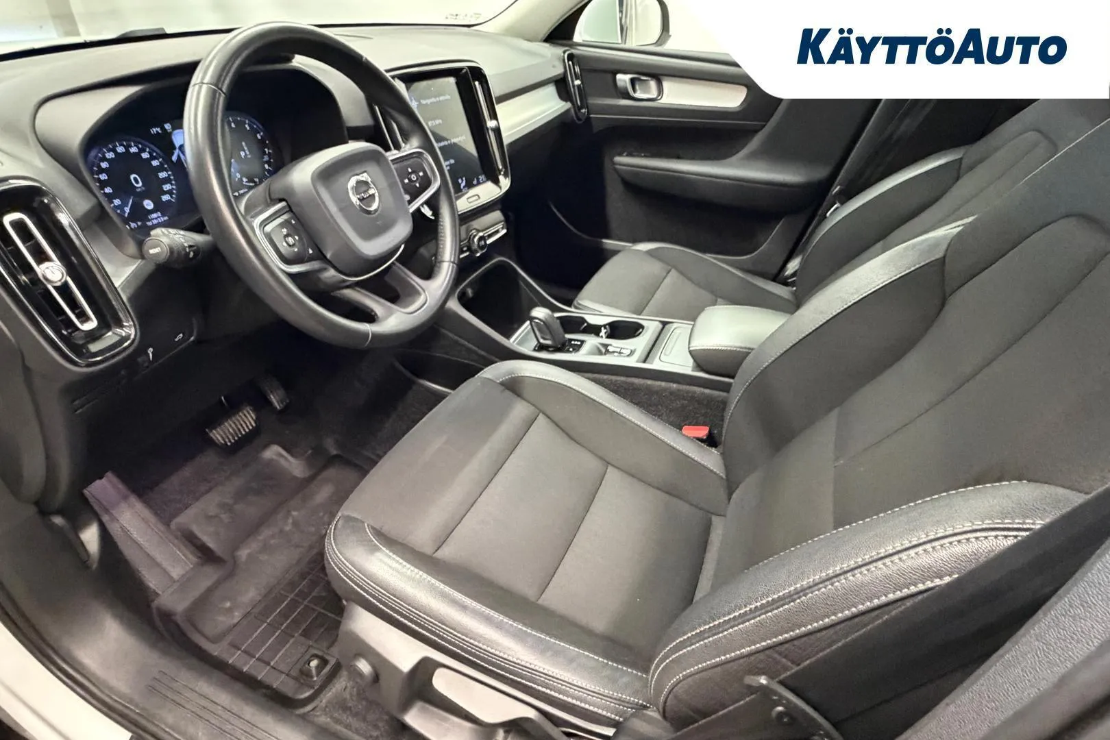 Volvo XC40 ZNH-704 carousel image