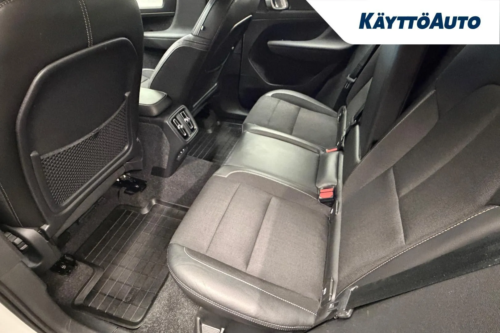 Volvo XC40 ZNH-704 carousel image