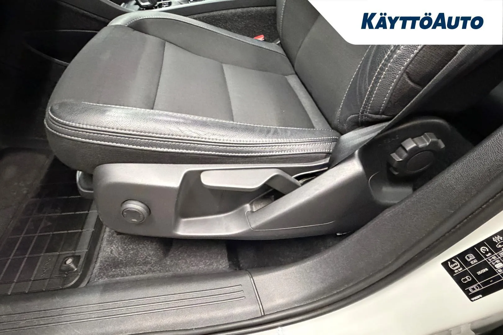 Volvo XC40 ZNH-704 carousel image