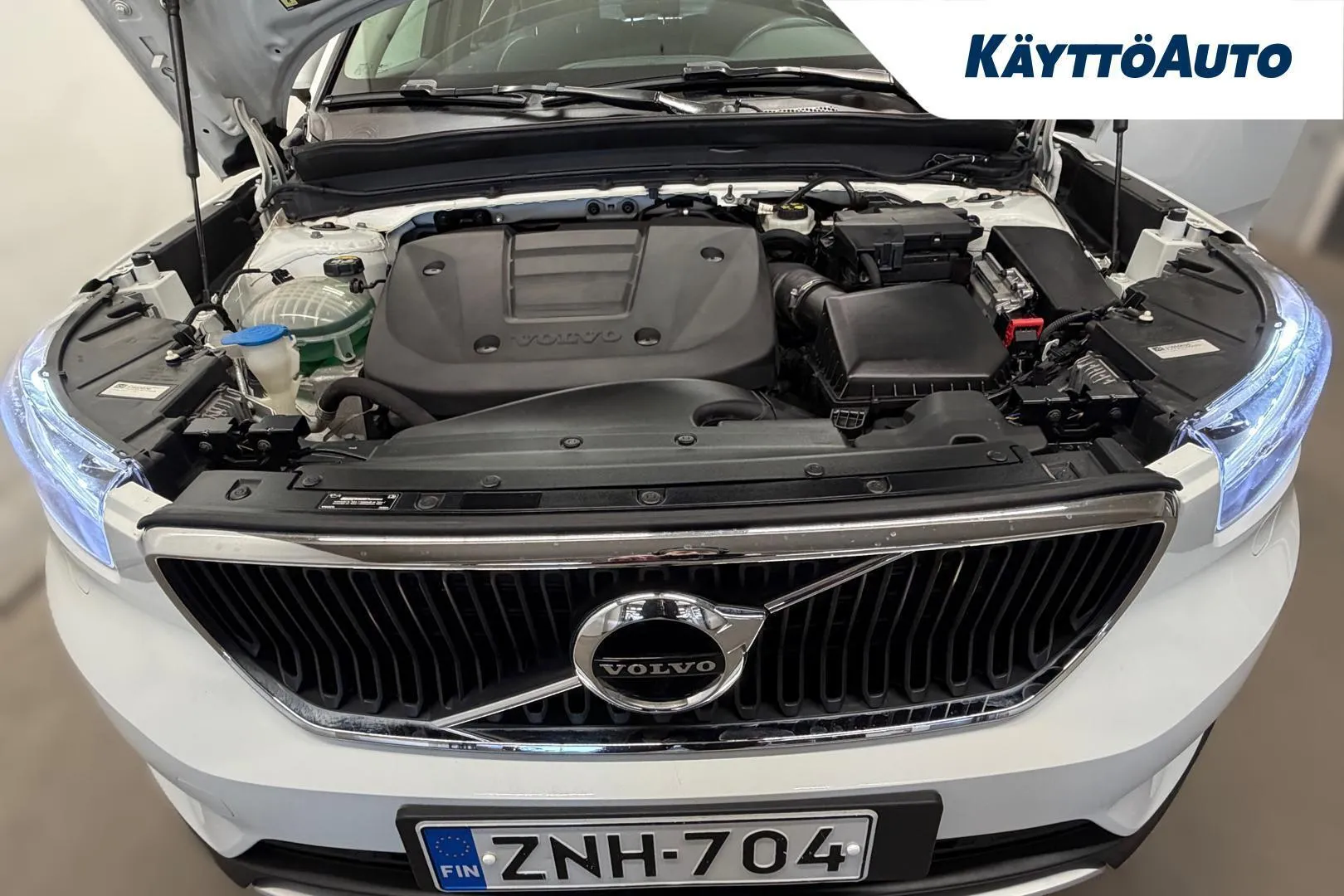 Volvo XC40 ZNH-704 carousel image
