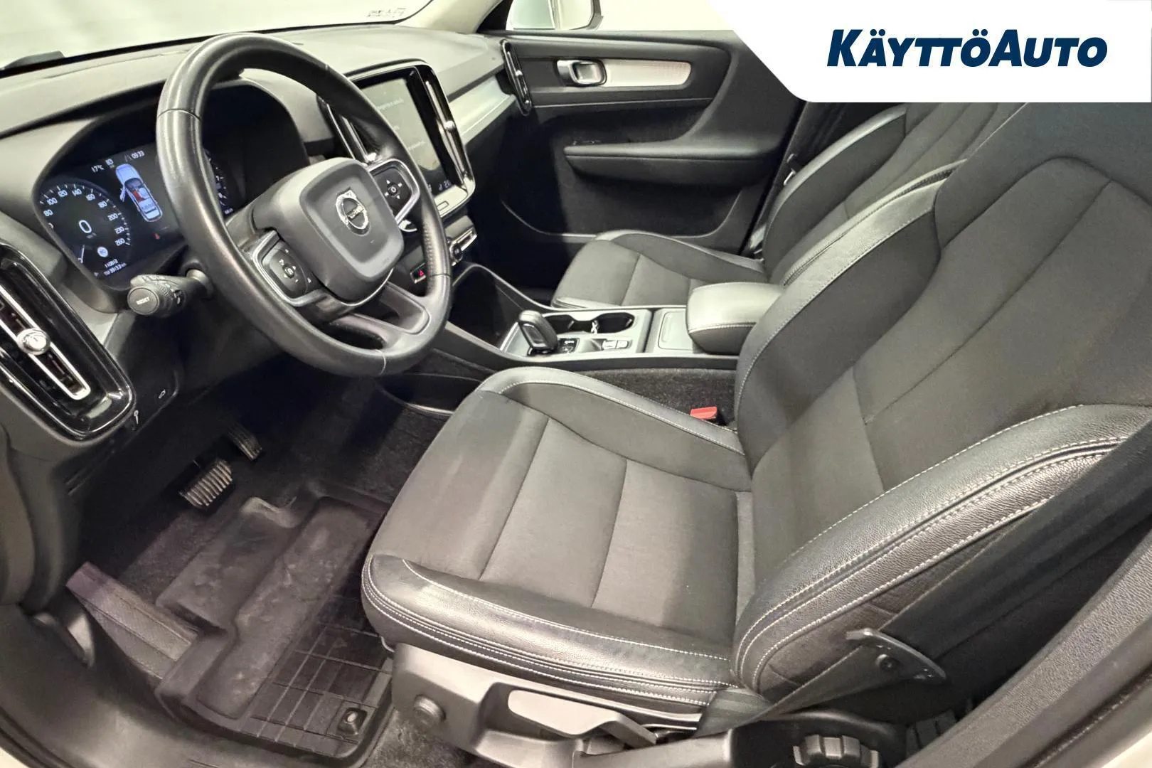 Volvo XC40 ZNH-704 carousel image