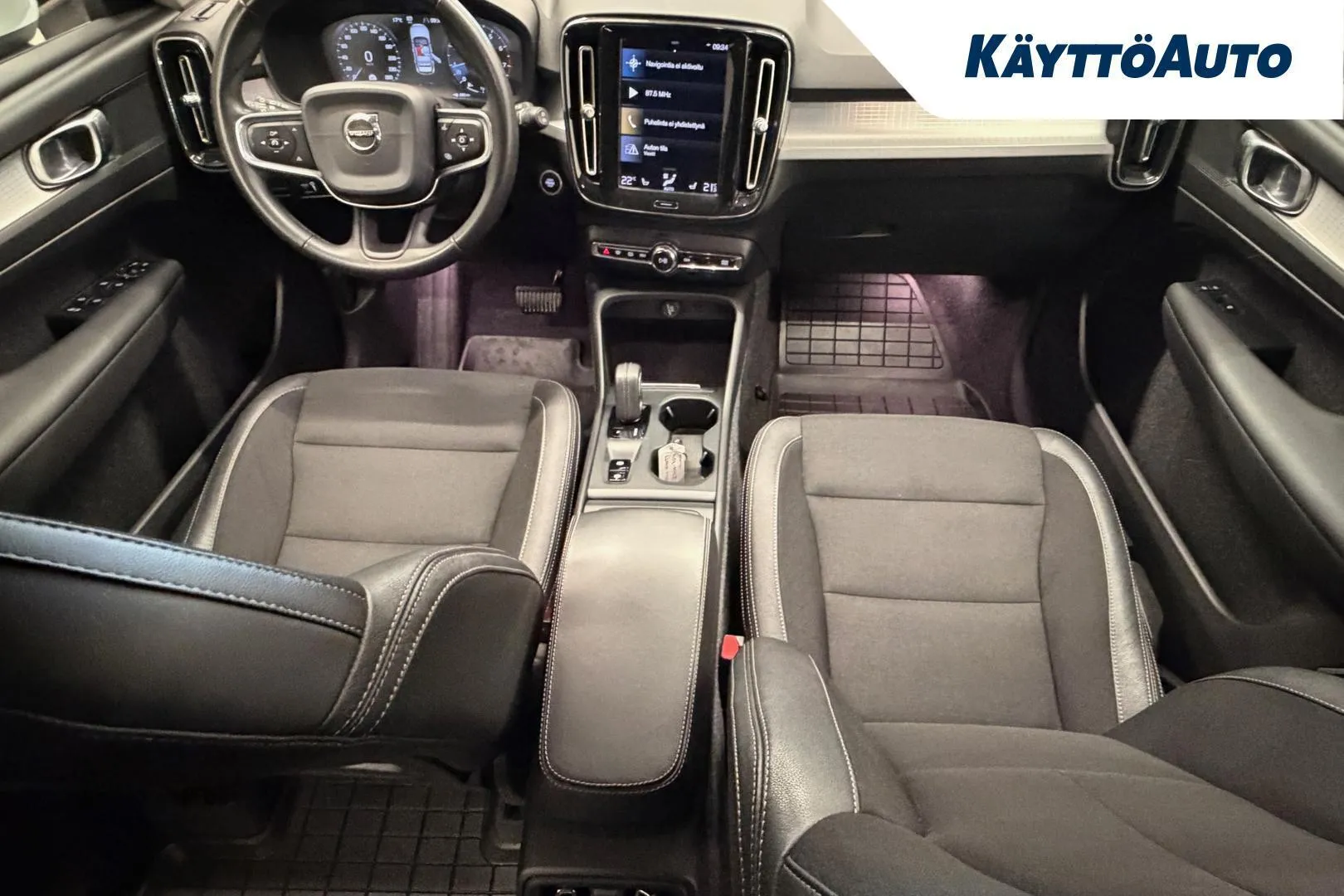 Volvo XC40 ZNH-704 carousel image