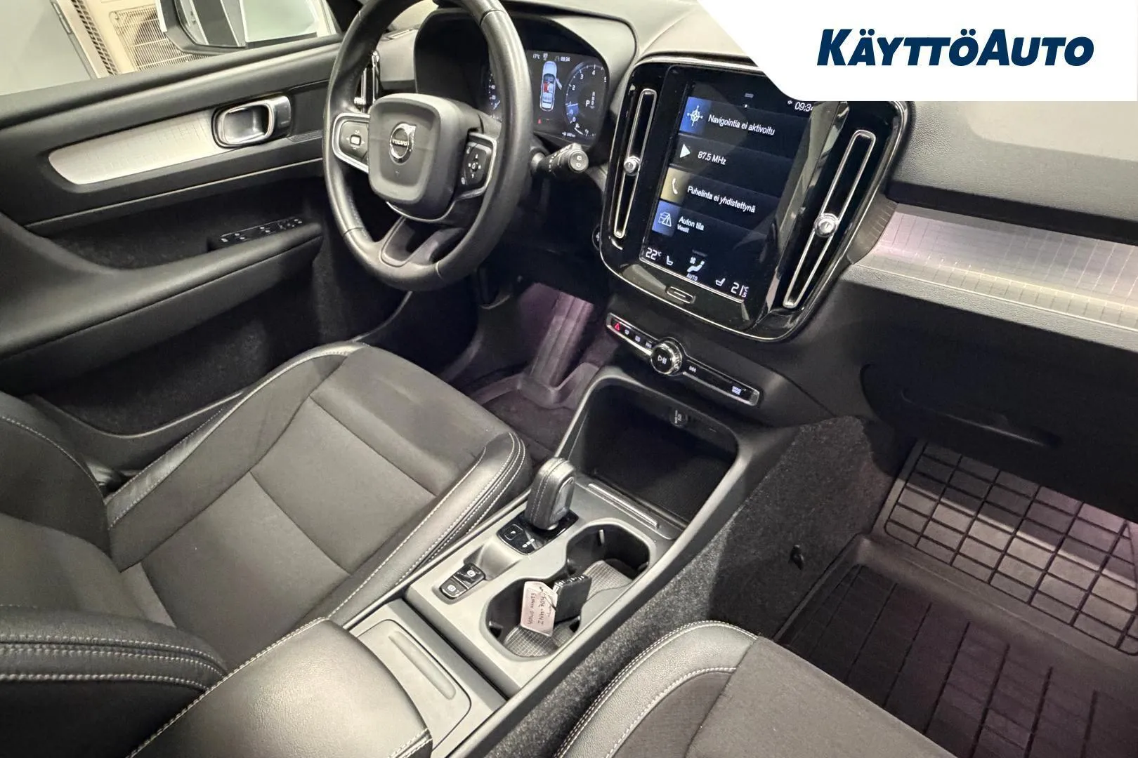 Volvo XC40 ZNH-704 carousel image