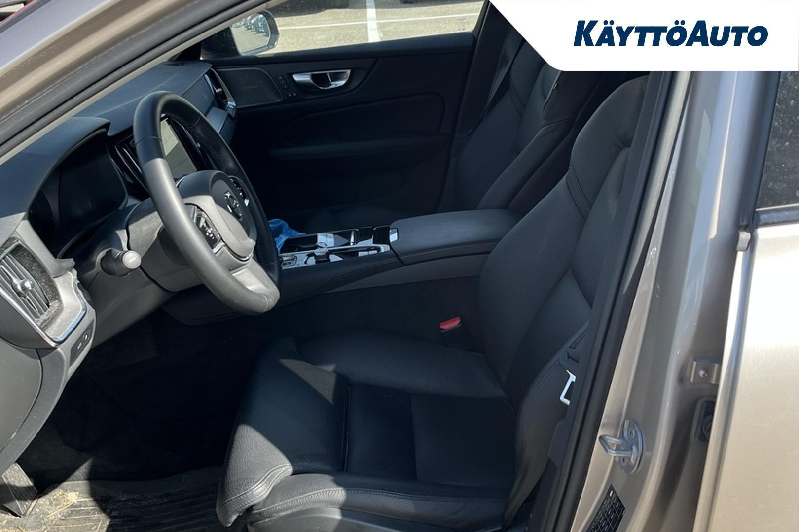 Volvo V60 2024, photo 3/4