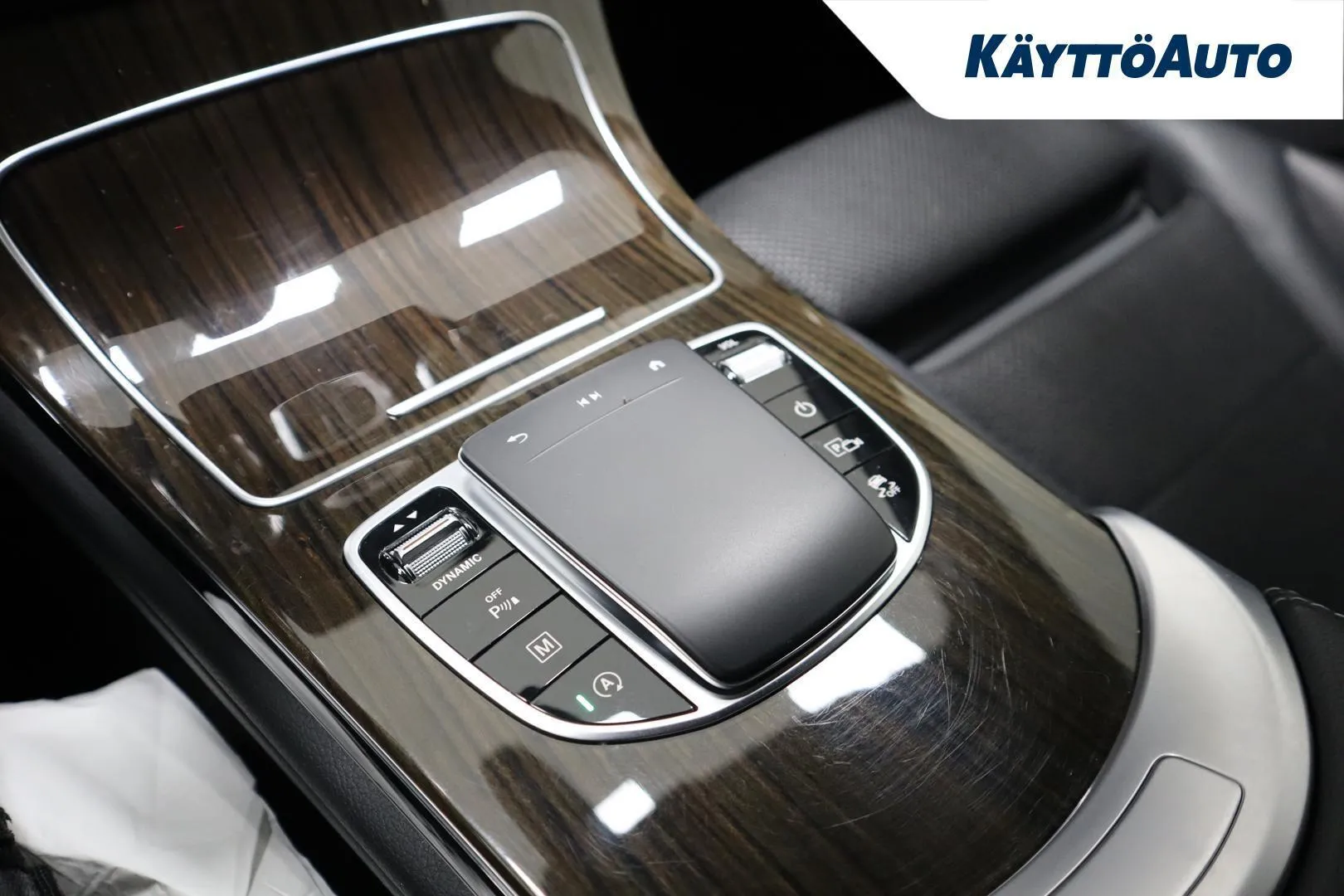Mercedes-Benz GLC IPJ-355 carousel image