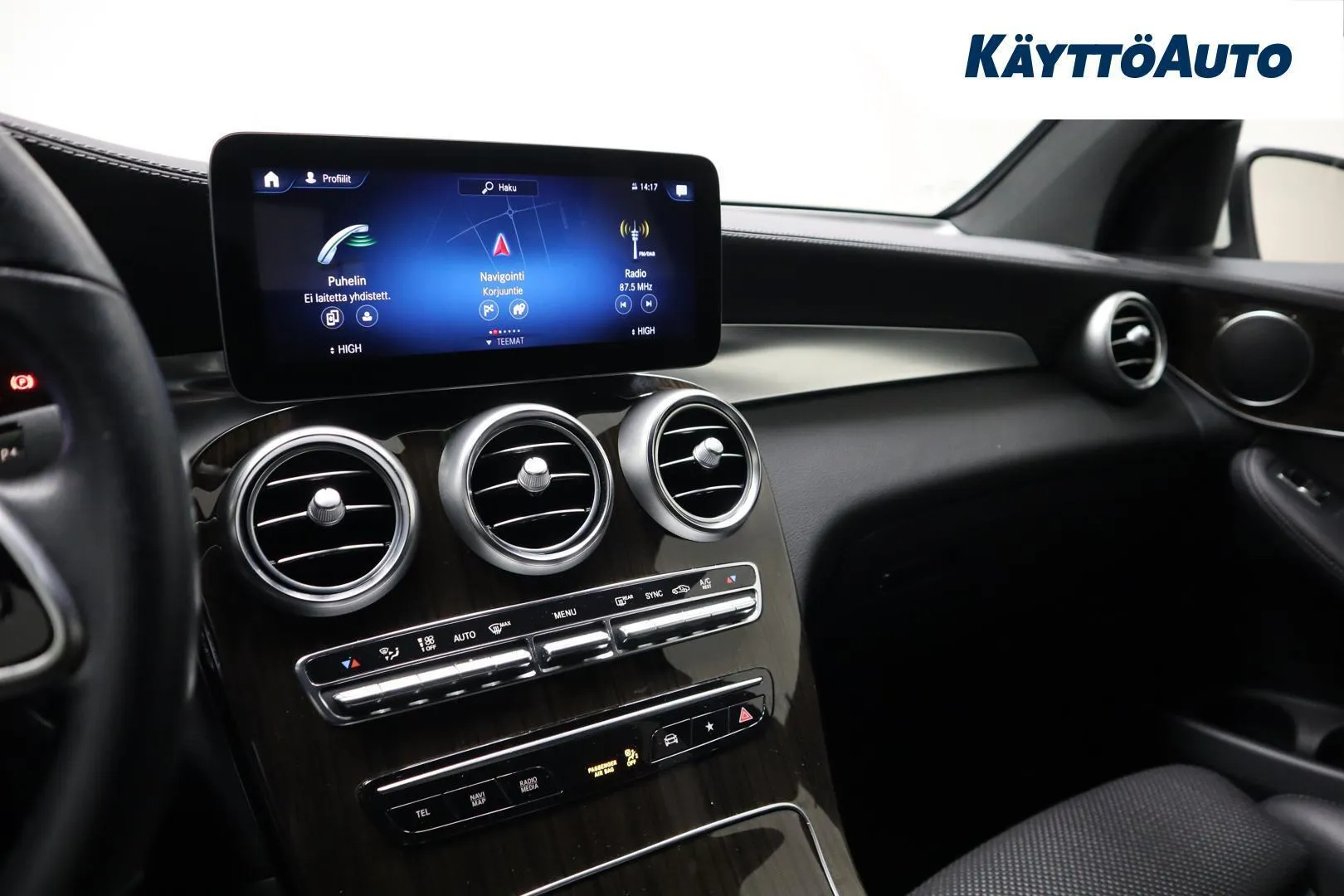 Mercedes-Benz GLC IPJ-355 carousel image