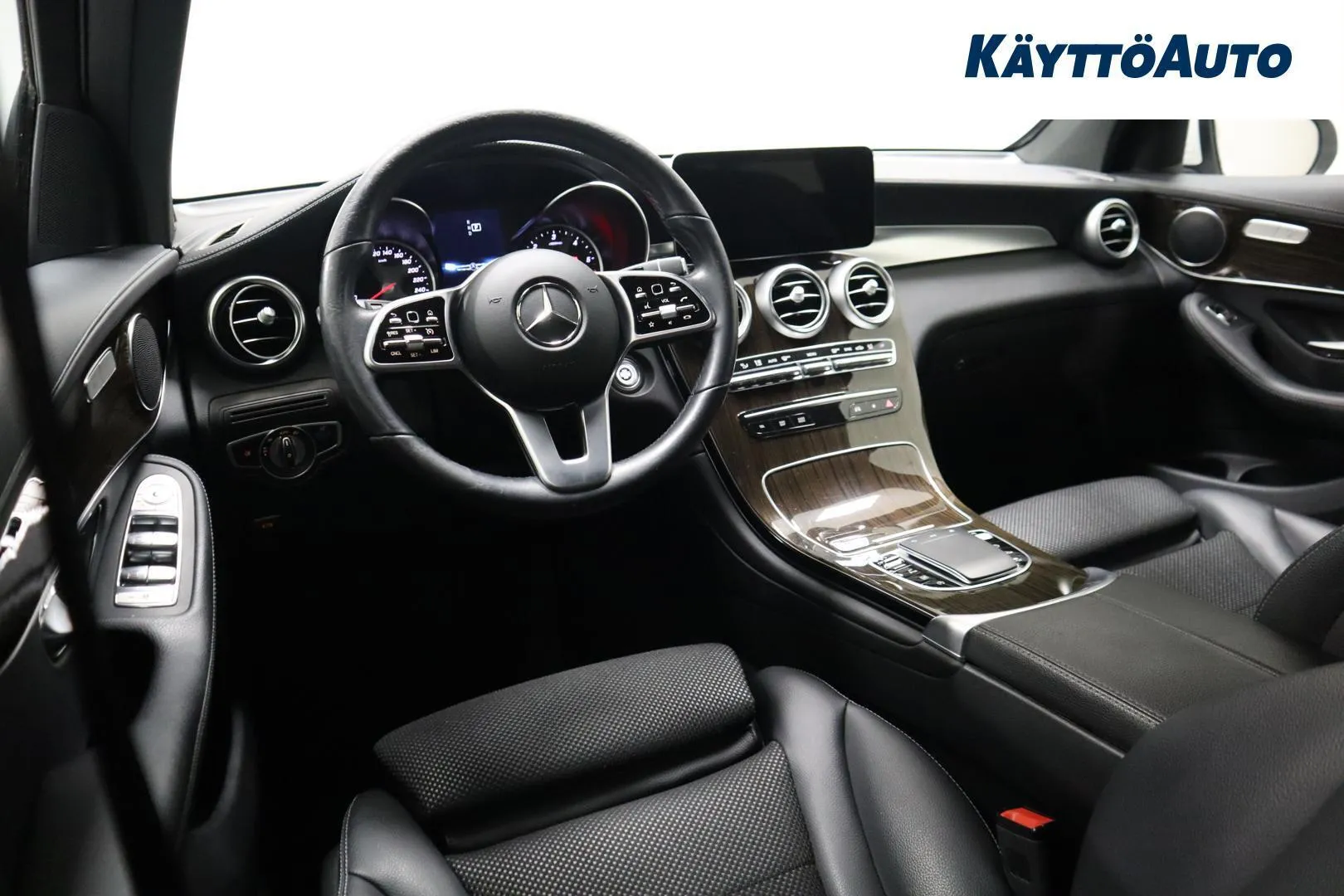 Mercedes-Benz GLC IPJ-355 carousel image