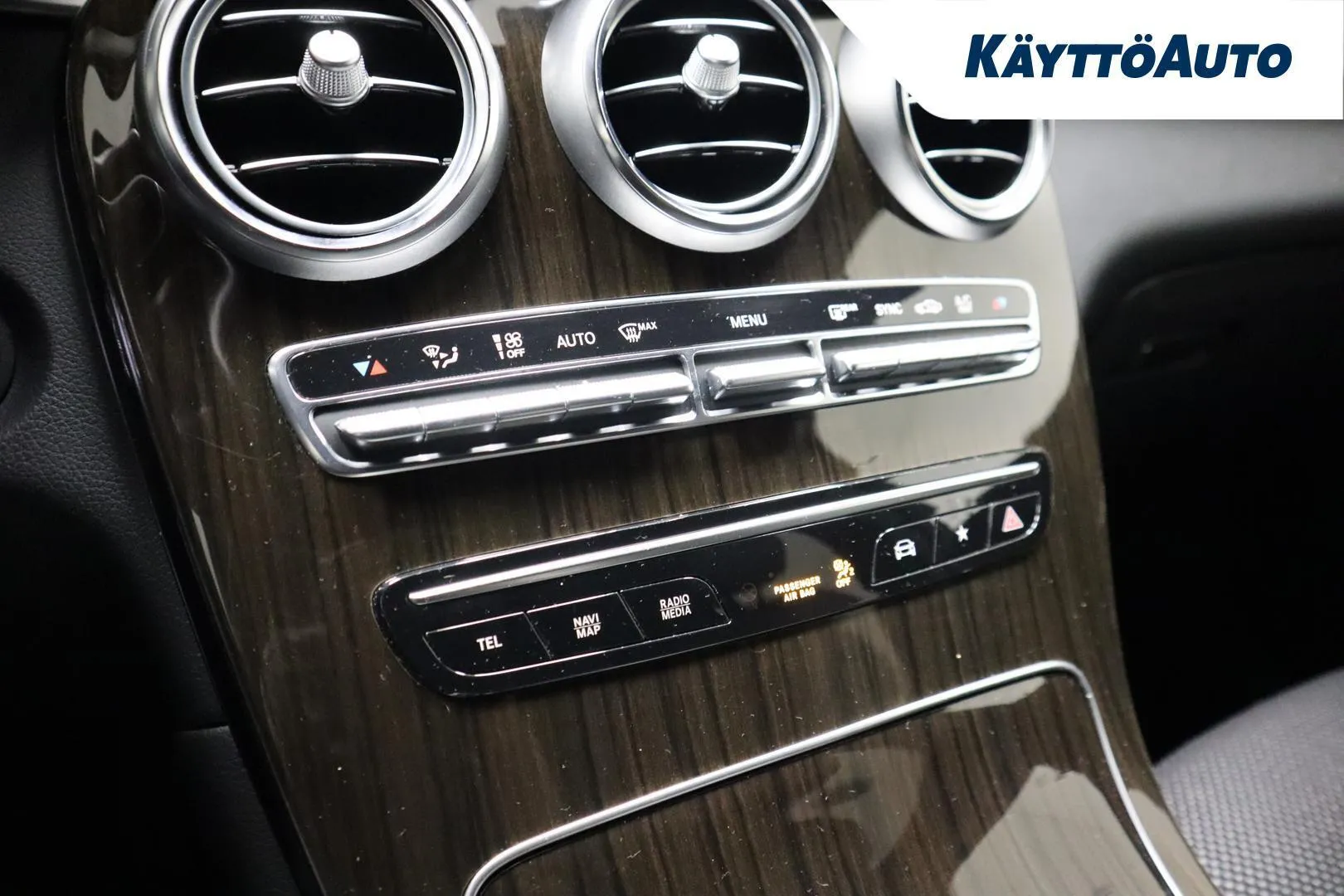 Mercedes-Benz GLC IPJ-355 carousel image